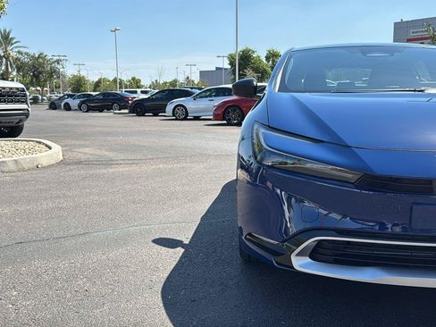 Used 2026 Toyota Prius Plug-In Hybrid FWD image 3