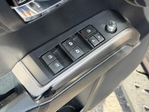 Used 2018 Toyota Tacoma TRD Off-Road AWD/4WD image 15
