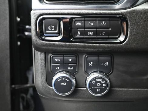 Used 2025 GMC Yukon XL Denali AWD/4WD image 18