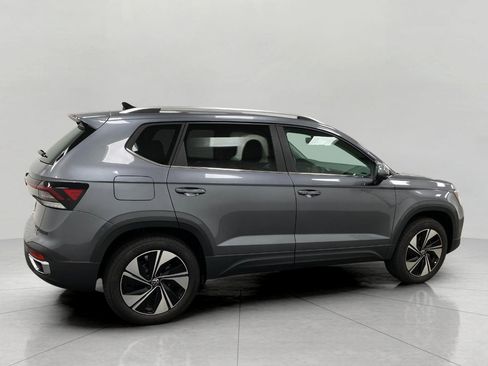 New 2026 Volkswagen Taos SE AWD/4WD image 2