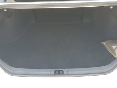 Used 2025 Toyota Camry SE w/ Convenience Package FWD image 9