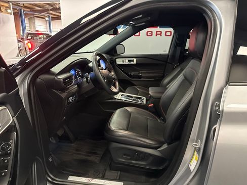 Used 2023 Ford Explorer ST-Line w/ Class IV Trailer Tow Package AWD/4WD image 18