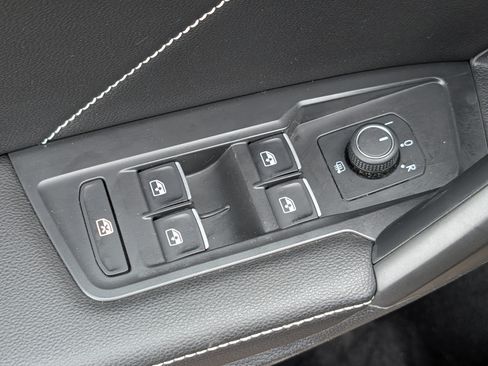 Used 2022 Volkswagen Tiguan SE R-Line AWD/4WD image 19