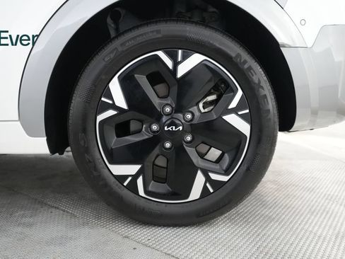 Used 2023 Kia Niro Wave FWD image 9