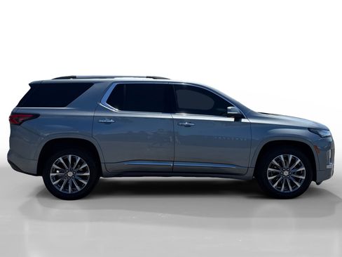 Used 2023 Chevrolet Traverse Premier AWD/4WD image 6