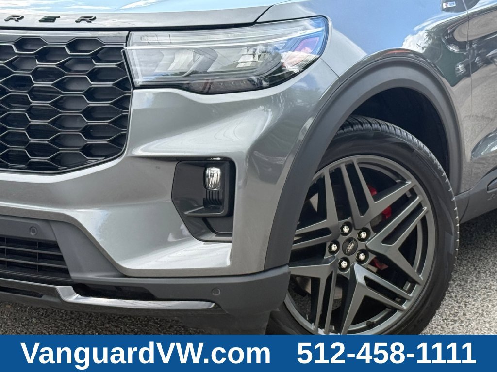 Used 2025 Ford Explorer ST-Line w/ ST-Line Street Pack AWD/4WD image 3