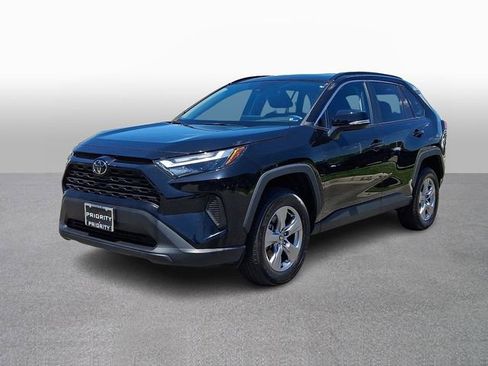 Used 2025 Toyota RAV4 XLE AWD/4WD image 1