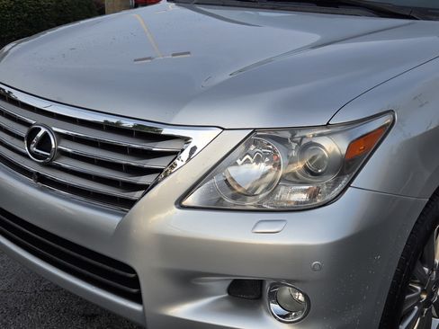 Used 2011 Lexus LX 570 4WD w/ Luxury Pkg image 9
