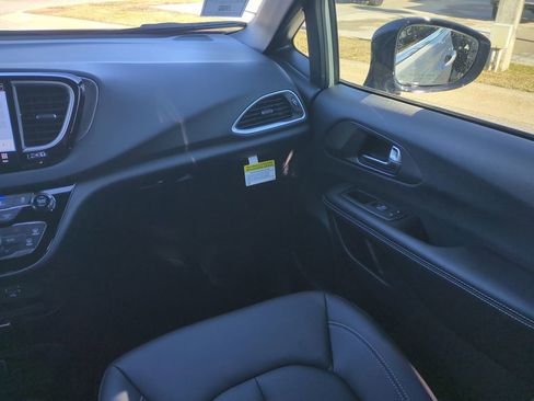 New 2026 Chrysler Voyager LX image 15