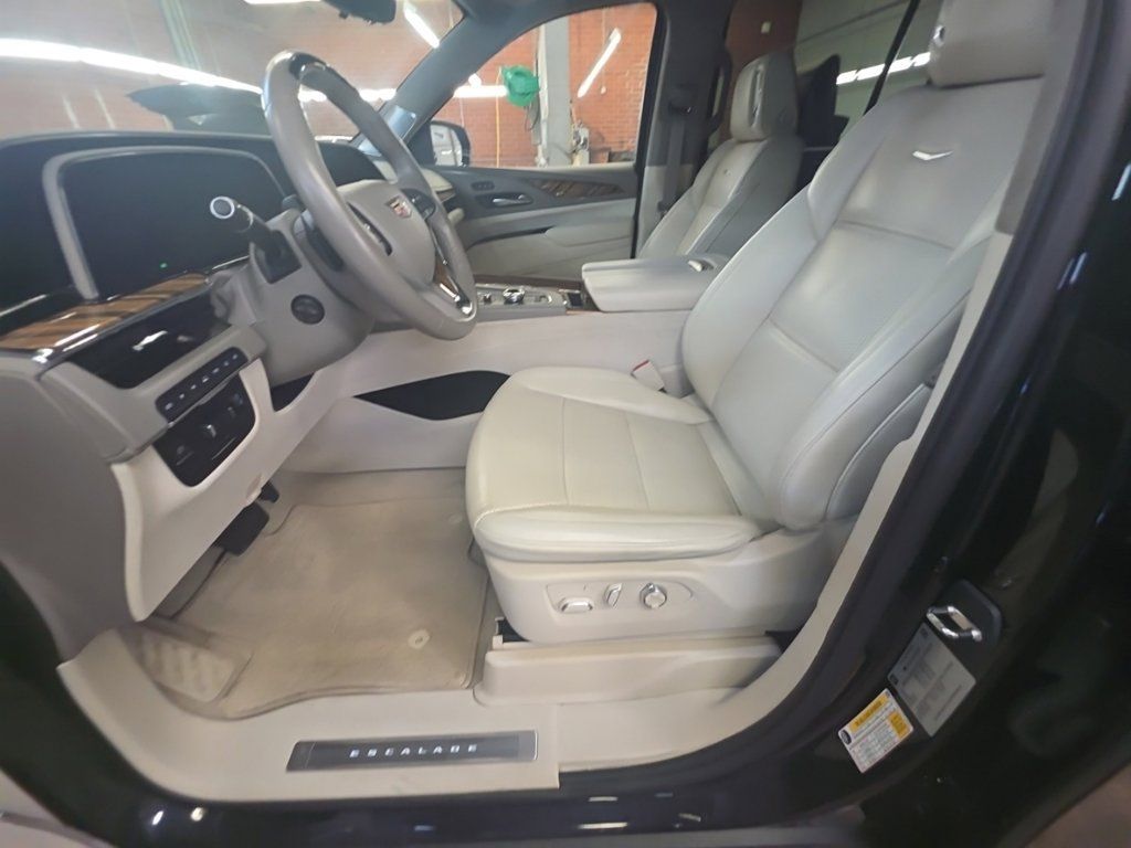 Used 2023 Cadillac Escalade Sport Platinum AWD/4WD image 11