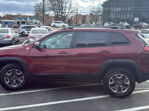 Used 2019 Jeep Cherokee Trailhawk w/ Cold Weather Group image 6
