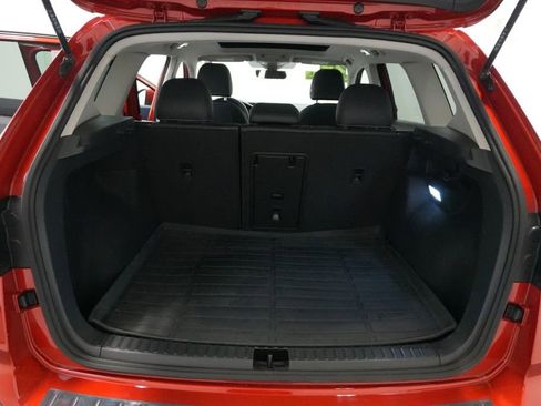 Used 2024 Volkswagen Taos SE image 32