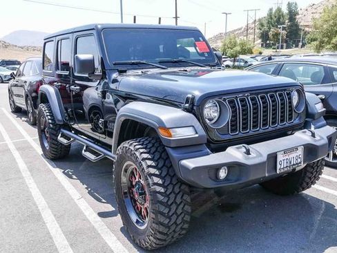 Used 2025 Jeep Wrangler Unlimited Sport AWD/4WD image 2