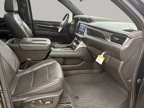 Used 2021 GMC Yukon XL Denali w/ Denali Premium Package image 25