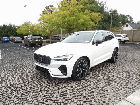 New 2026 Volvo XC60 B5 Ultra w/ Protection Package Premier image 3