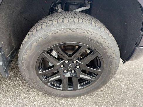 Used 2022 Chevrolet Silverado 1500 Custom Trail Boss w/ LPO, Dark Essentials Package AWD/4WD image 3