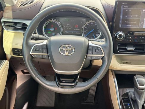 Used 2022 Toyota Highlander Platinum image 16