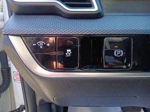 Used 2024 Kia Sportage LX image 17