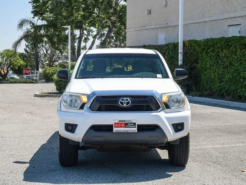 Used 2015 Toyota Tacoma PreRunner w/ SR5 Package RWD image 2
