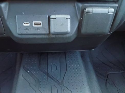 Used 2021 Chevrolet Silverado 1500 Custom AWD/4WD image 6