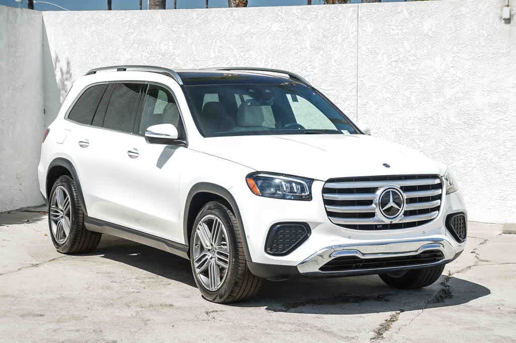 Used 2024 Mercedes-Benz GLS 450 4MATIC image 3