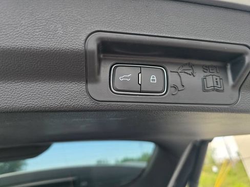 Used 2024 Ford Explorer XLT w/ Equipment Group 202A AWD/4WD image 18