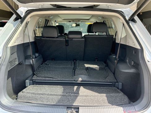 Used 2018 Volkswagen Tiguan SEL FWD image 13