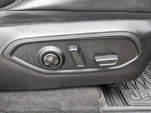 Used 2022 Jeep Grand Cherokee Limited image 51