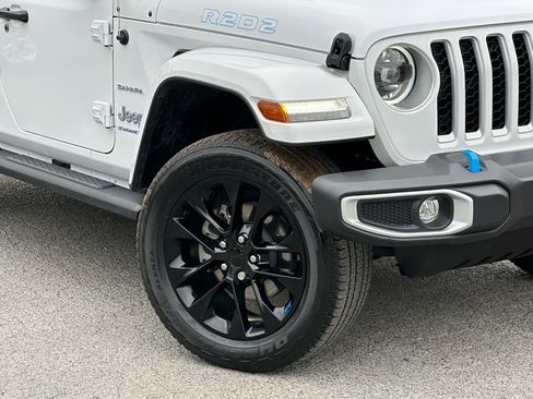 Used 2023 Jeep Wrangler Unlimited Sahara image 39