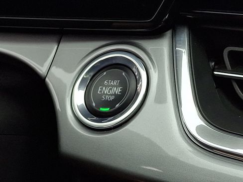 Used 2024 Chevrolet Trax LT w/ Sunroof Package FWD image 24