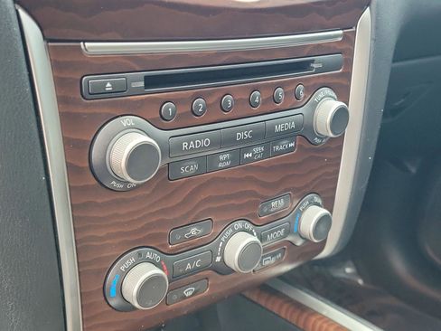 Used 2017 Nissan Pathfinder Platinum w/ Midnight Edition Package image 24