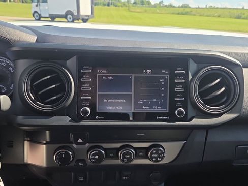 Used 2020 Toyota Tacoma SR AWD/4WD image 23