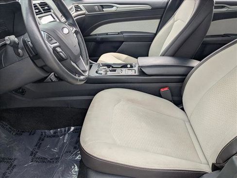 Used 2019 Ford Fusion SE w/ Equipment Group 151A FWD image 16