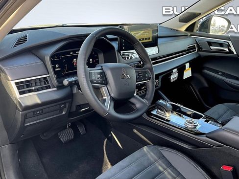 New 2025 Mitsubishi Outlander SE image 6