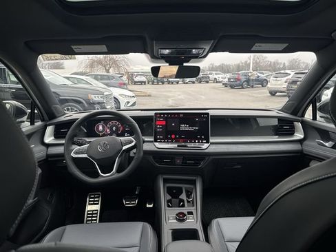 New 2026 Volkswagen Tiguan SE R-Line FWD image 21