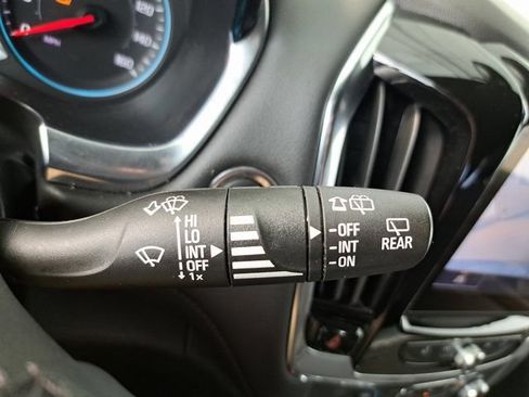 Used 2023 Chevrolet Traverse LT AWD/4WD image 21
