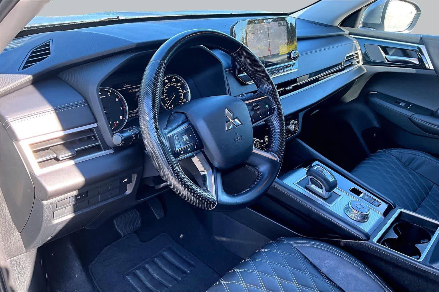 Used 2022 Mitsubishi Outlander SEL AWD/4WD image 18