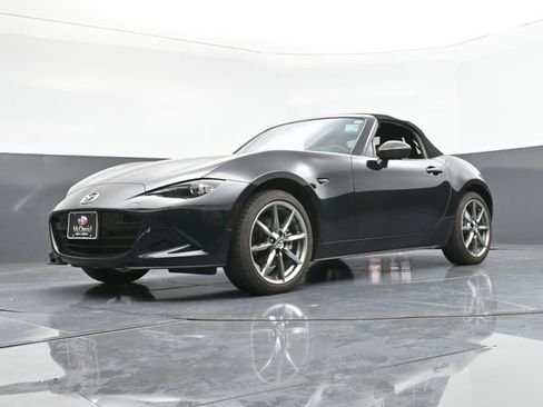 Used 2023 MAZDA MX-5 Miata Grand Touring w/ Weather Package image 21