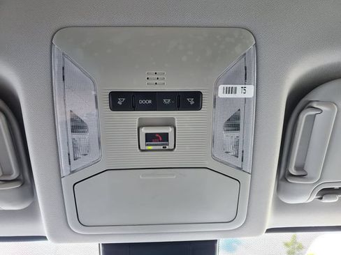 Used 2025 Toyota RAV4 XLE AWD/4WD image 33