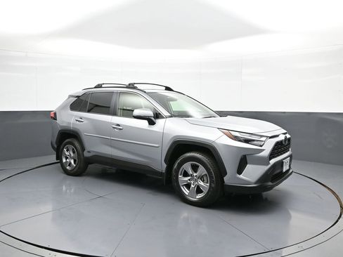 Certified 2025 Toyota RAV4 XLE w/ Convenience Package AWD/4WD image 4