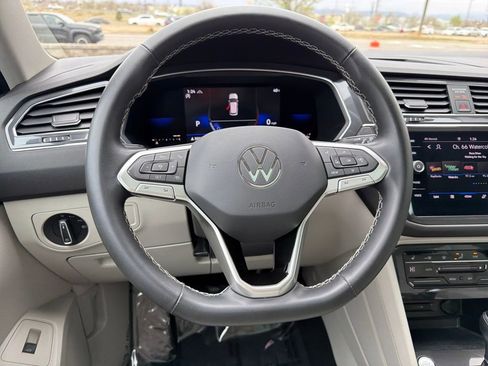 Certified 2022 Volkswagen Tiguan SE w/ Panoramic Sunroof Package image 16