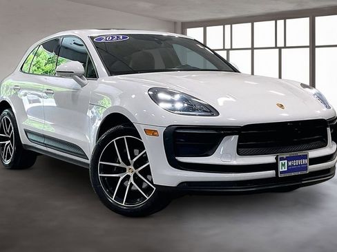 Used 2023 Porsche Macan AWD/4WD image 3
