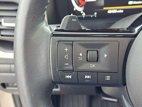 Used 2021 Nissan Rogue Platinum image 11