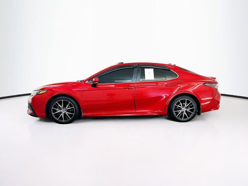 Used 2021 Toyota Camry SE w/ Cold Weather Package AWD/4WD image 4