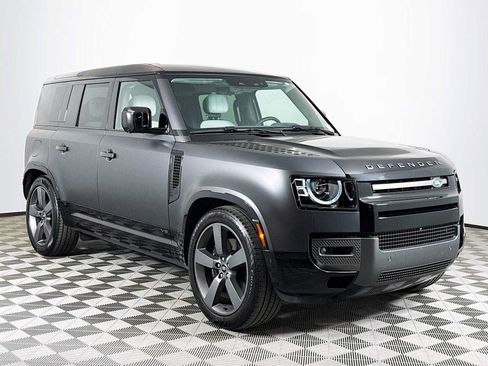 Used 2025 Land Rover Defender 110 V8 AWD/4WD image 3