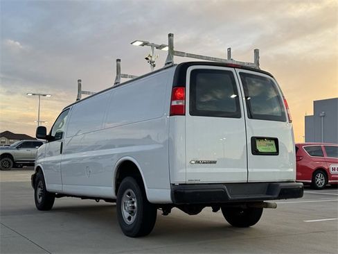 Used 2018 Chevrolet Express 2500 Extended image 4