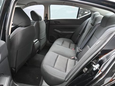 Used 2025 Nissan Altima 2.5 SV FWD image 11