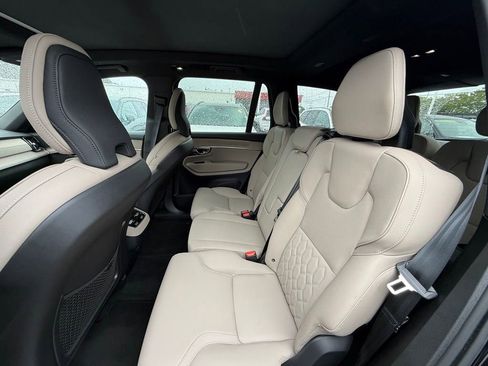 Used 2025 Volvo XC90 B5 Core AWD/4WD image 5