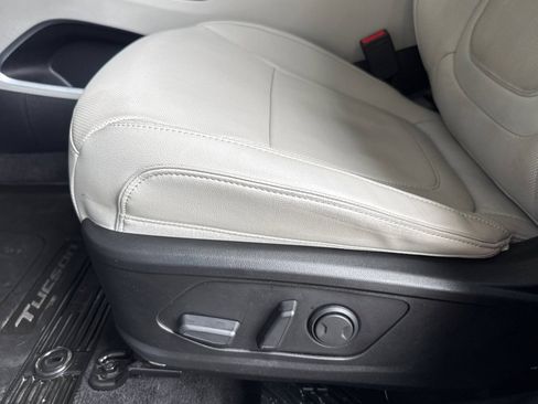 Used 2024 Hyundai Tucson Limited AWD/4WD image 12