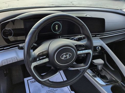 Used 2023 Hyundai Elantra Limited FWD image 9
